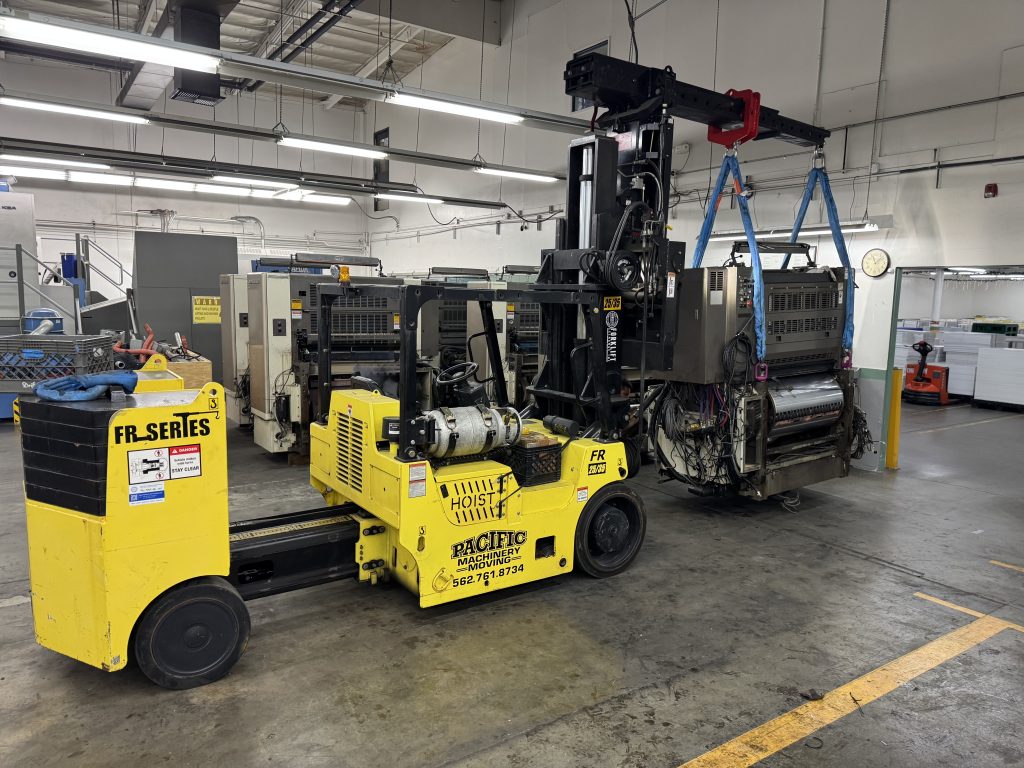 Hoist FR 25/35 lifting ring setup handling industrial equipment during machinery moving application