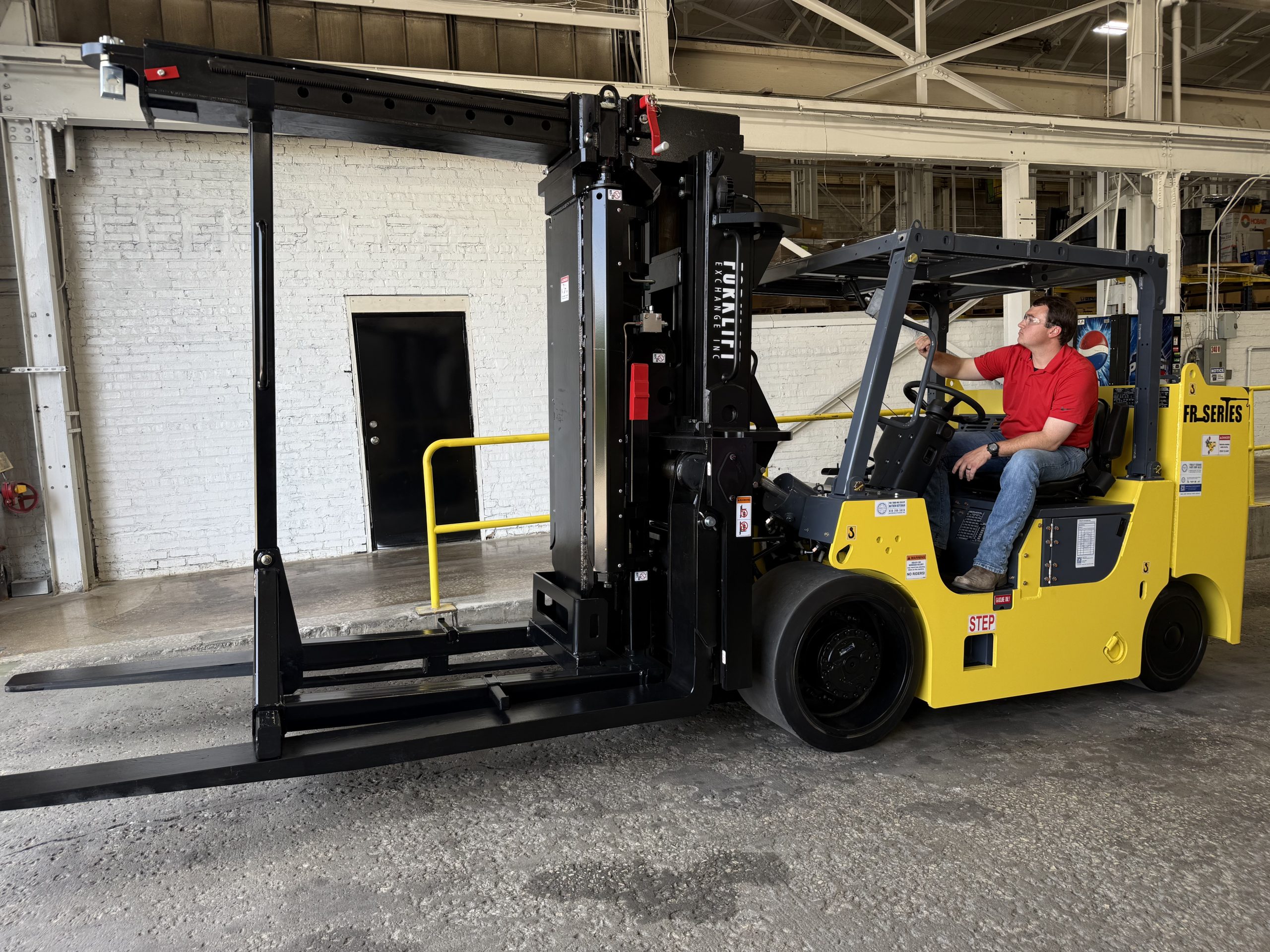 Gen 2 Hoist 25 35 extendable forklift demo in Chicago