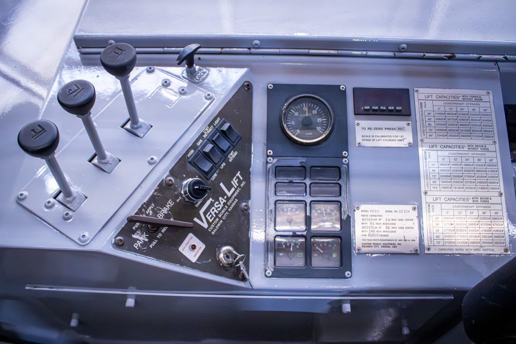 Refurbished Versa Lift 40/60 control panel and hydraulic controls.