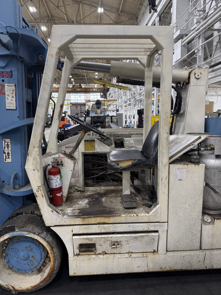 Operator area of the Versa Lift 40/60 before refurbishment.