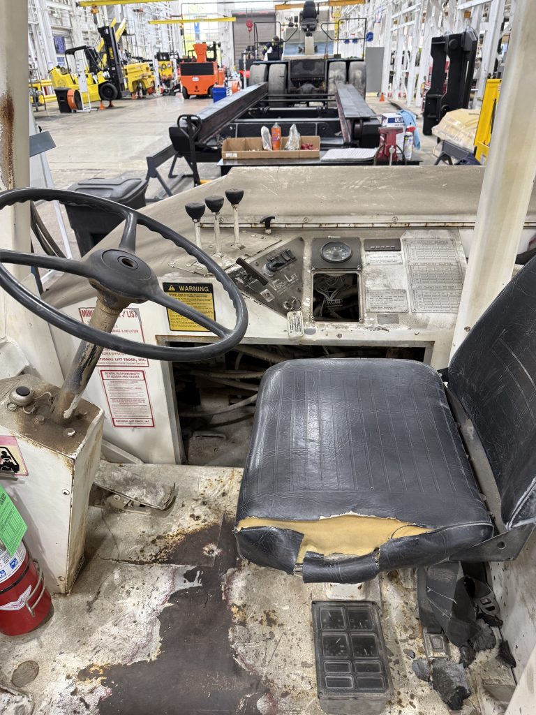 Operator compartment before refurbishment on the Versa Lift 40/60.