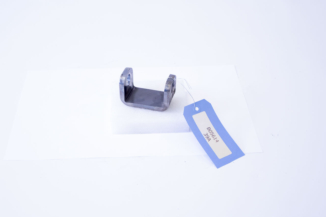 B05614 BRACKET CAB SPRT