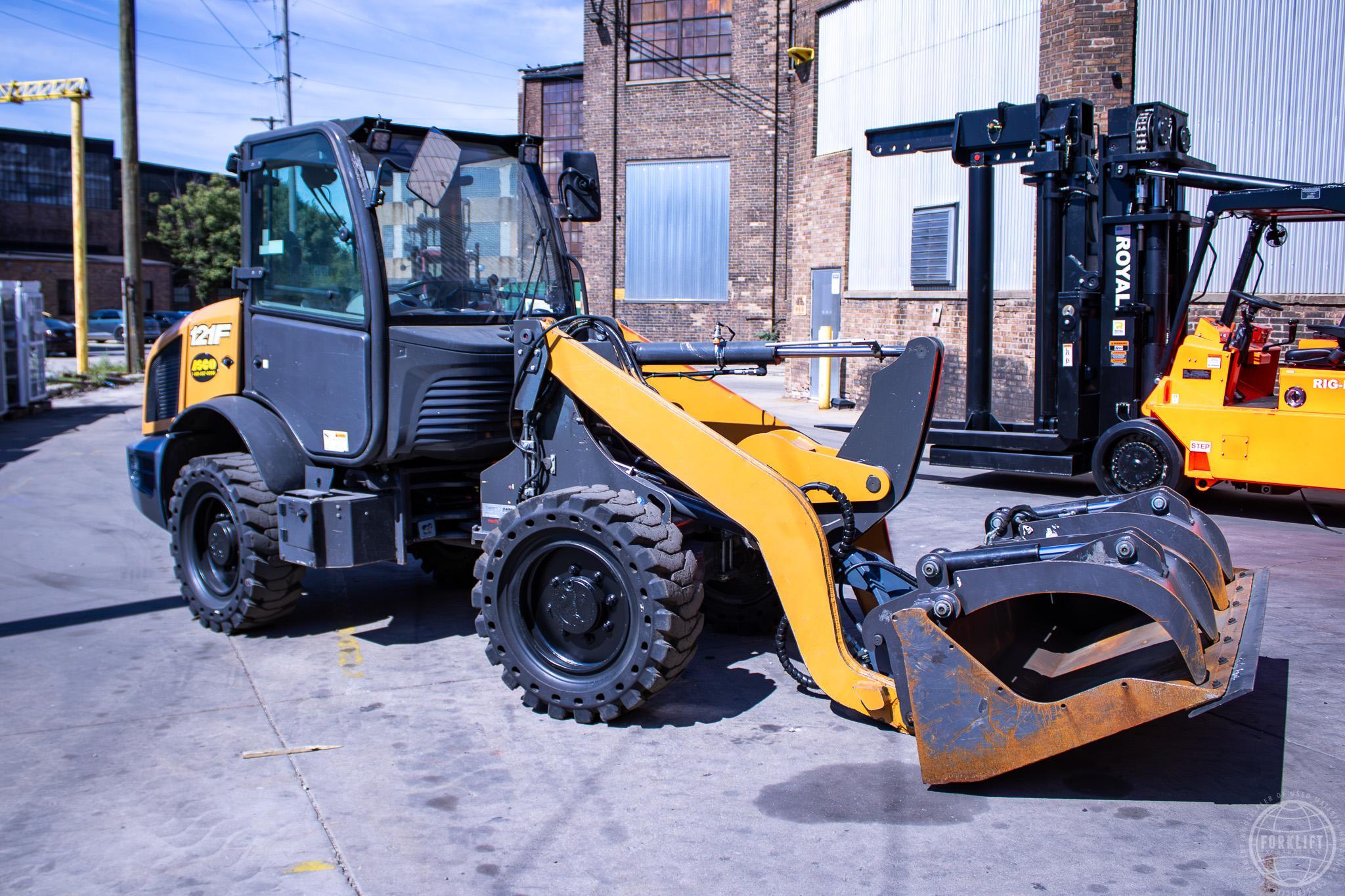 2020 Case 121F