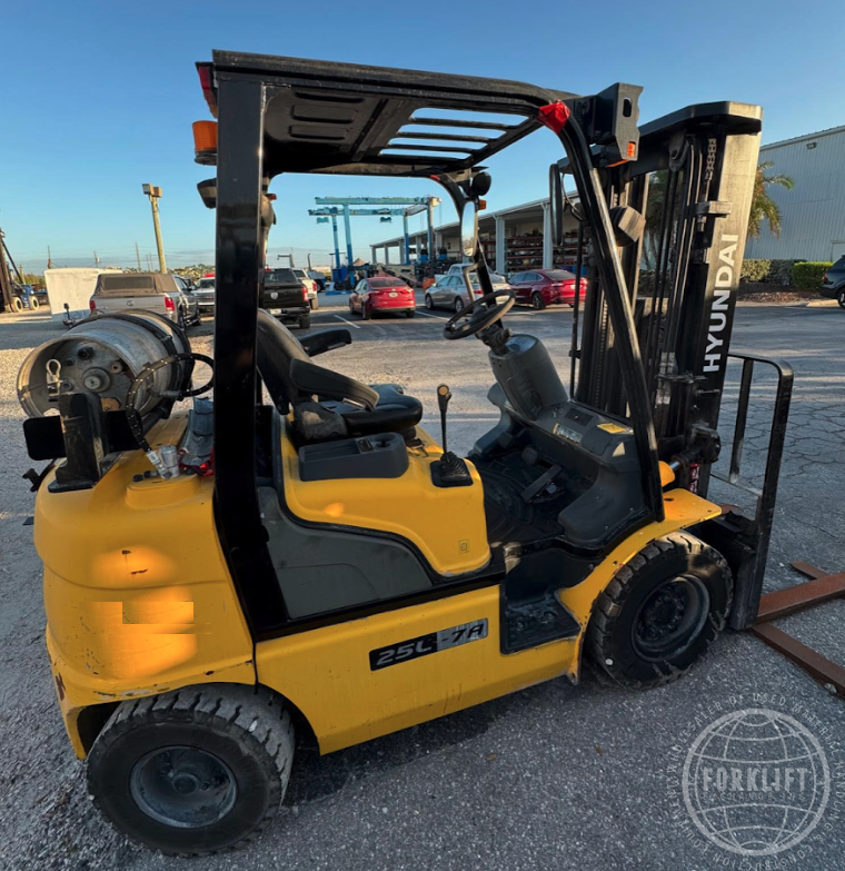 2017 Hyundai 25L-7A
