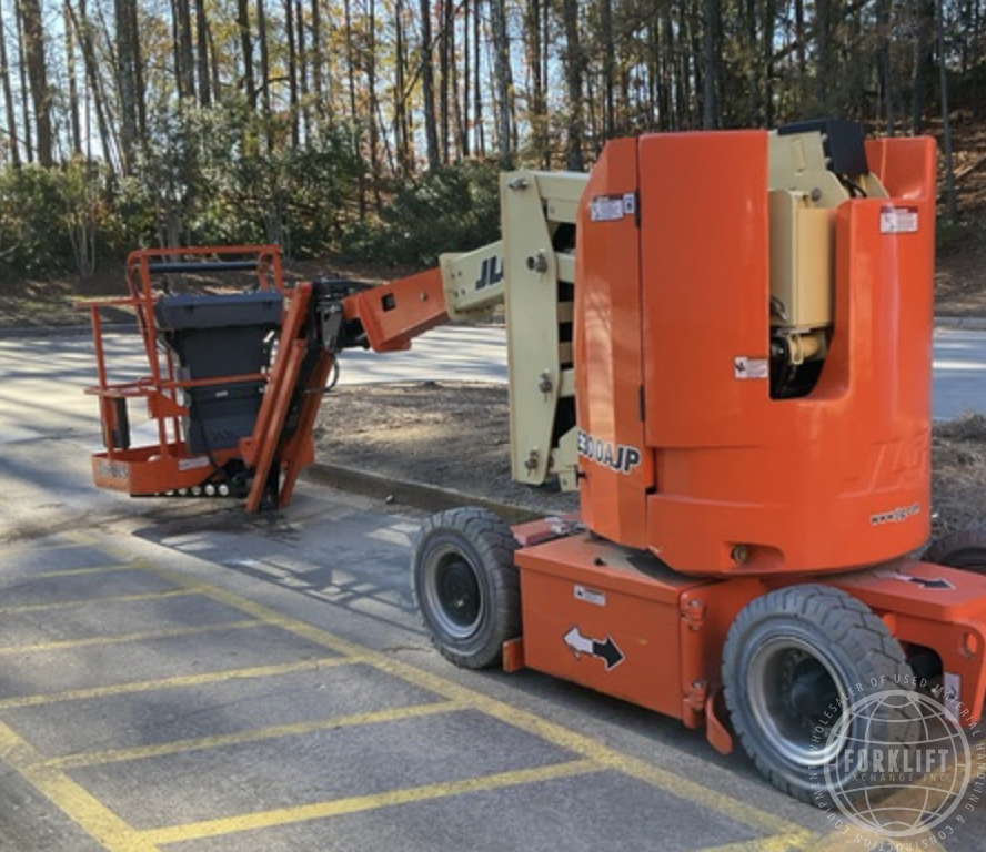 2017 JLG E300AJP