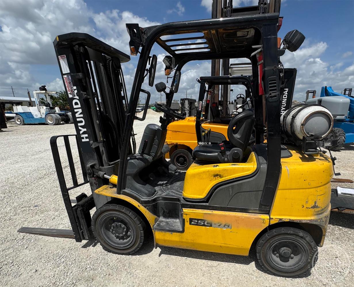 2017 Hyunda 25L-7A