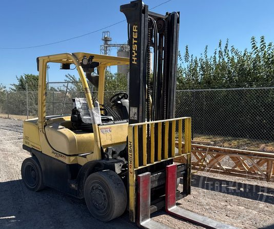 2018 Hyster H80FT Pneumatic Forklift